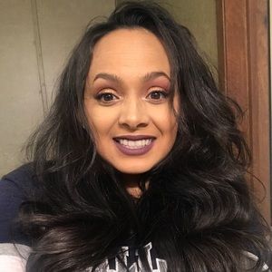 Meet your Posher, Alma